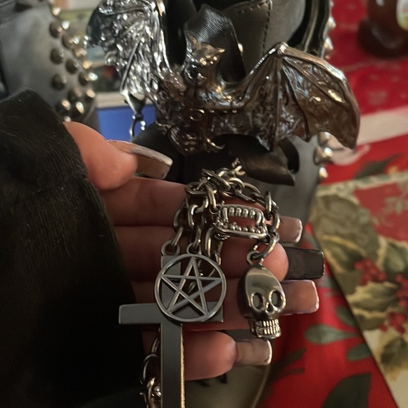 Flights Of Poison Platform Boots - Picture 3 of 7